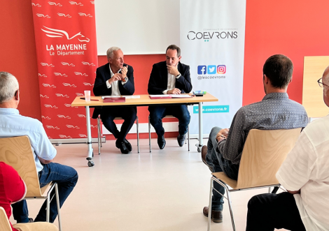 Signature du contrat de territoire entre le Conseil départemental de la Mayenne et les Coëvrons